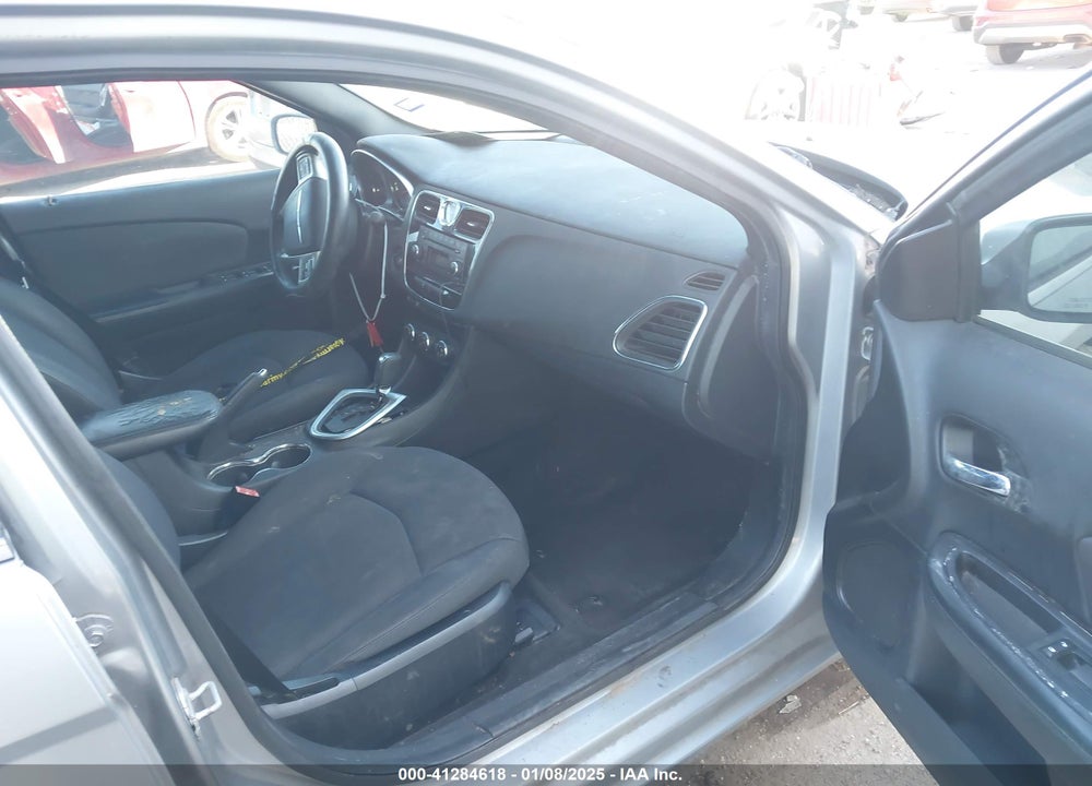 2013 CHRYSLER 200 VIN: 1C3CCBBB8DN592582