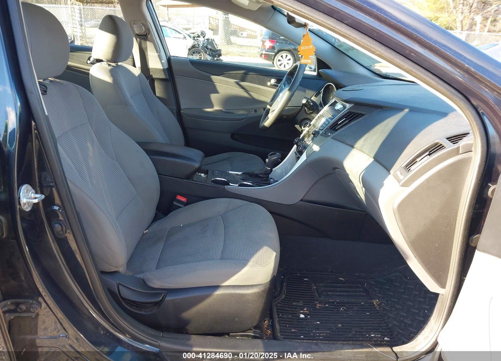 2013 HYUNDAI SONATA VIN: 5NPEB4AC5DH562890