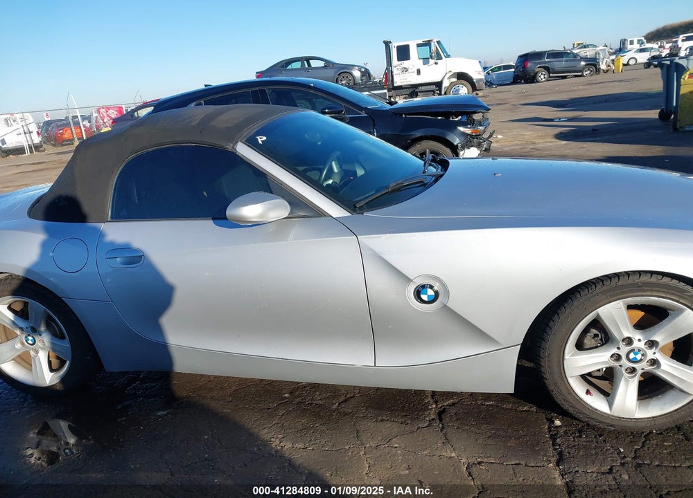 2005 BMW Z4 2.5I VIN: 4USBT33585LS55620