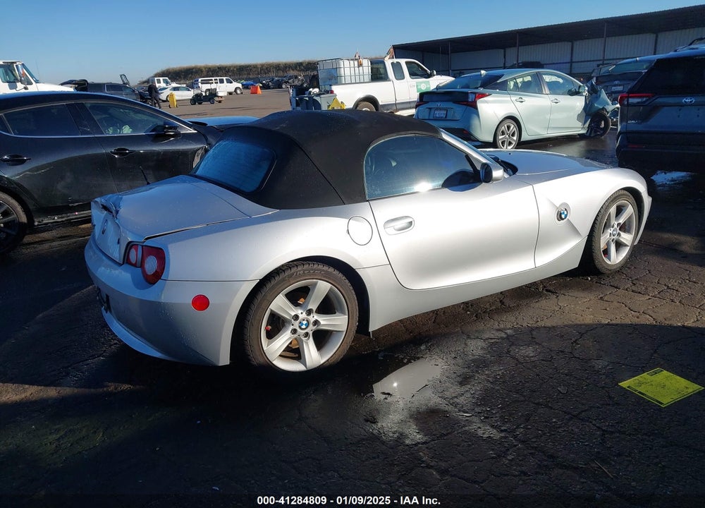 2005 BMW Z4 2.5I VIN: 4USBT33585LS55620