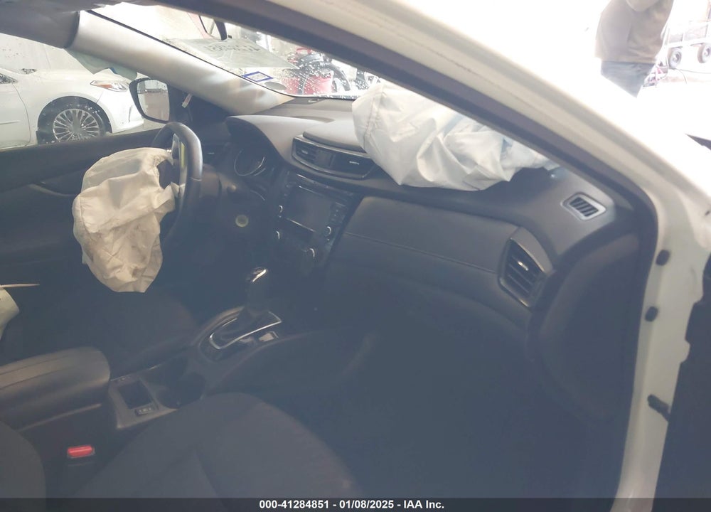 2018 NISSAN ROGUE S VIN: 5N1AT2MT0JC828685