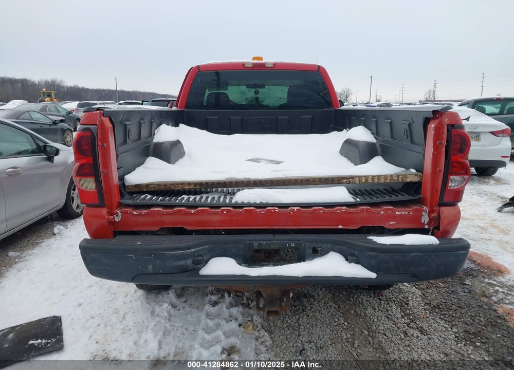 2005 CHEVROLET SILVERADO 2500HD WORK TRUCK VIN: 1GCHK24U95E257271