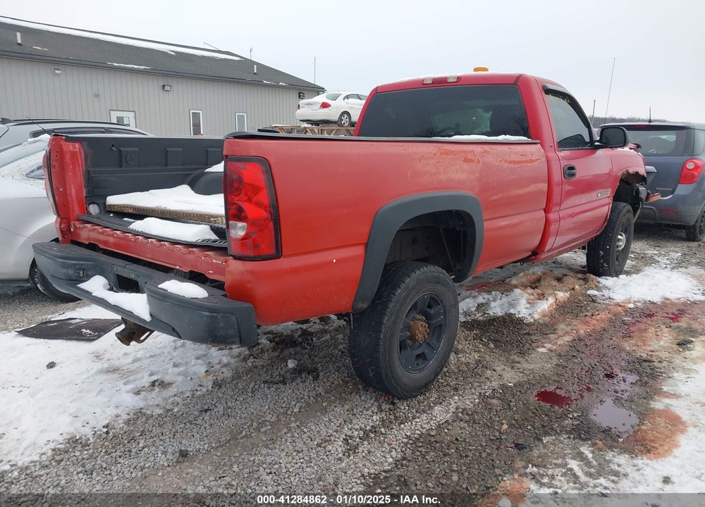 2005 CHEVROLET SILVERADO 2500HD WORK TRUCK VIN: 1GCHK24U95E257271