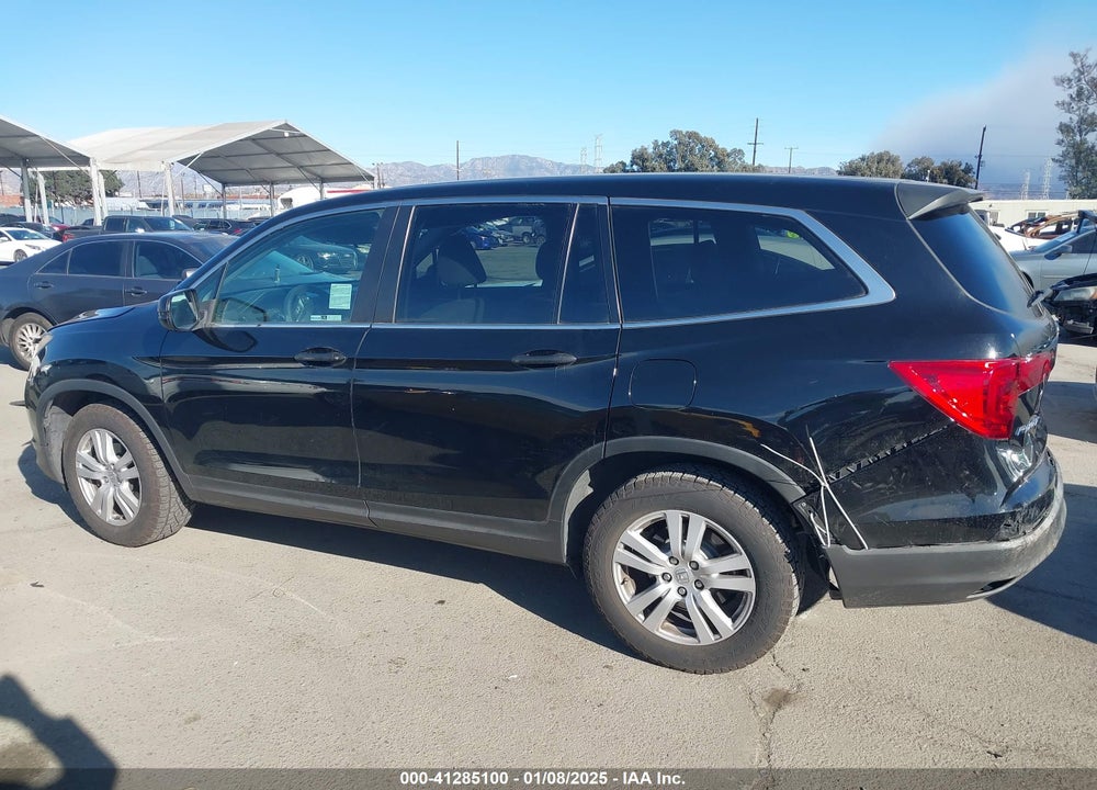 2018 HONDA PILOT LX VIN: 5FNYF5H18JB004294