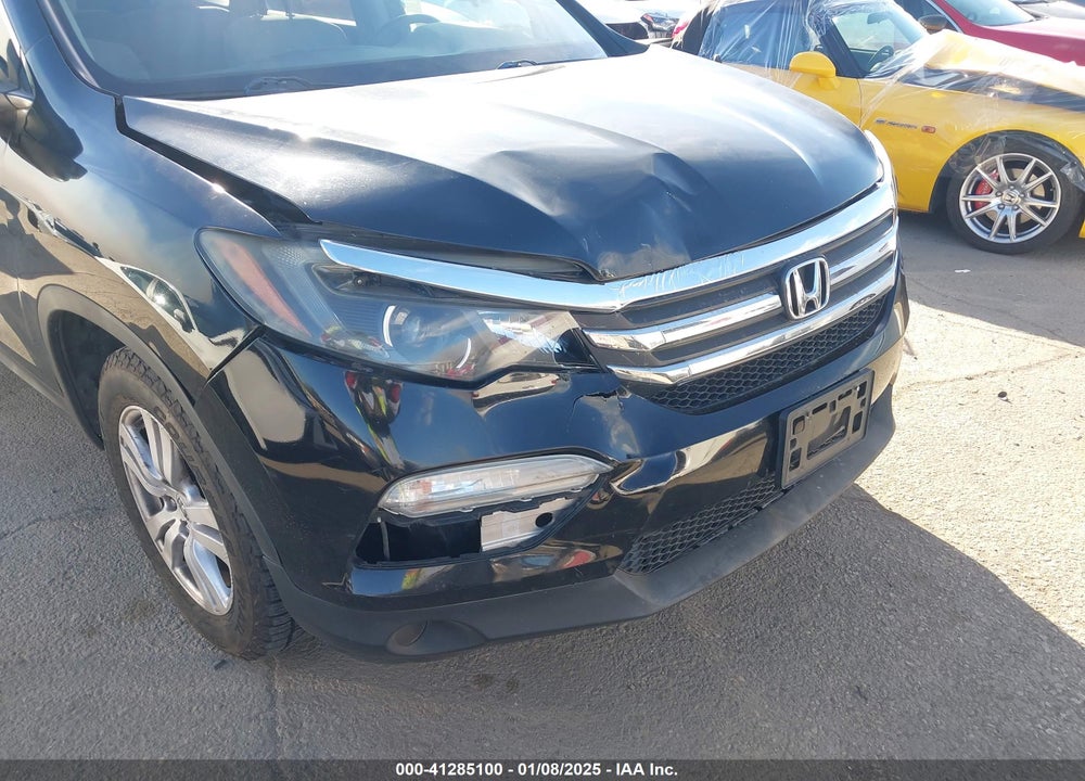 2018 HONDA PILOT LX VIN: 5FNYF5H18JB004294