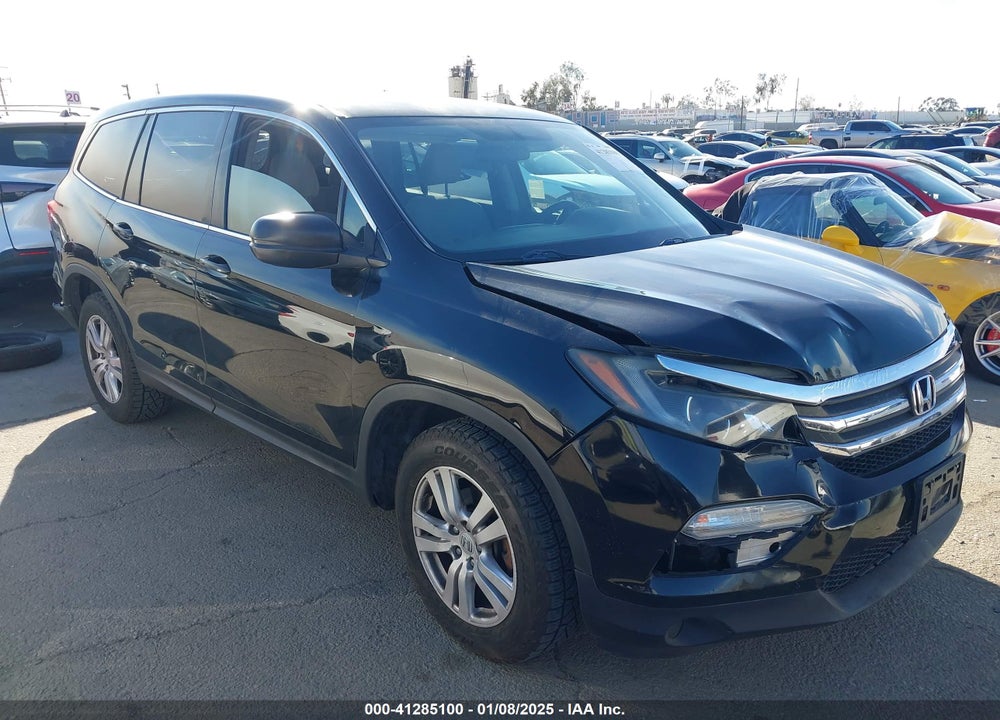 2018 HONDA PILOT LX VIN: 5FNYF5H18JB004294