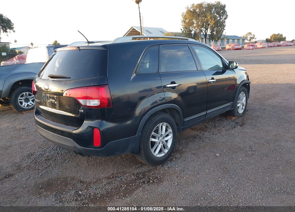 2015 KIA SORENTO LX V6 VIN: 5XYKT4A78FG609729