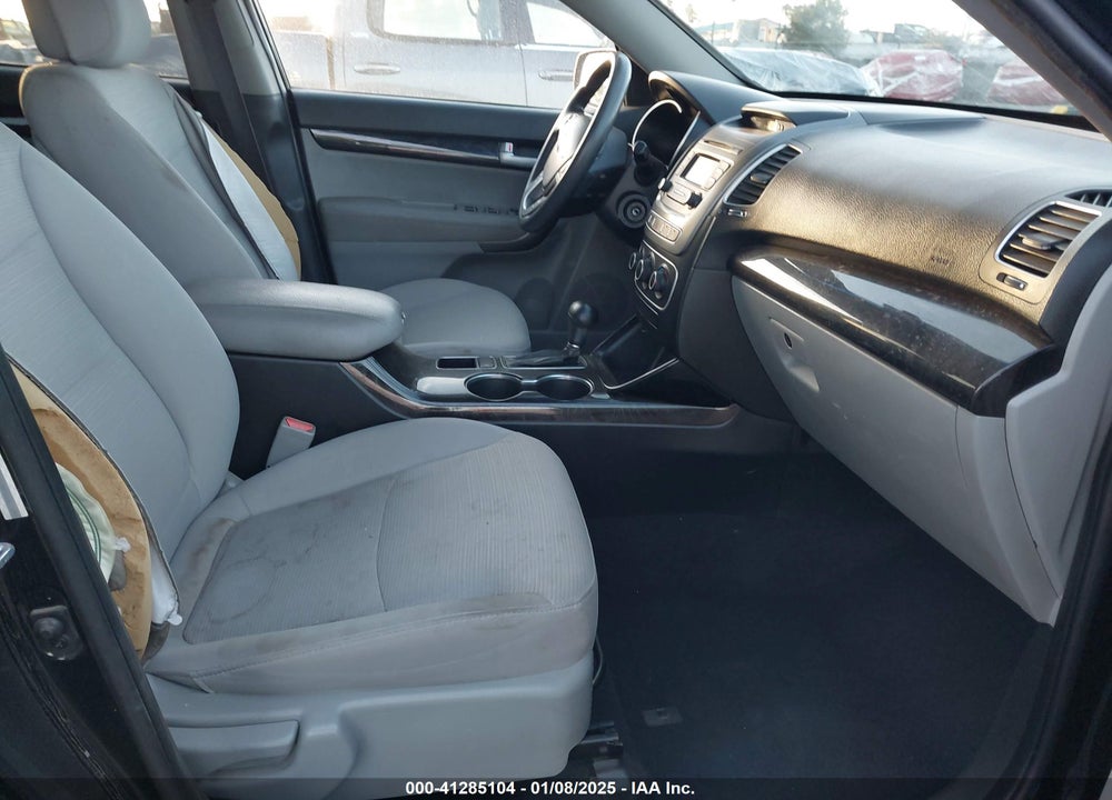 2015 KIA SORENTO LX V6 VIN: 5XYKT4A78FG609729