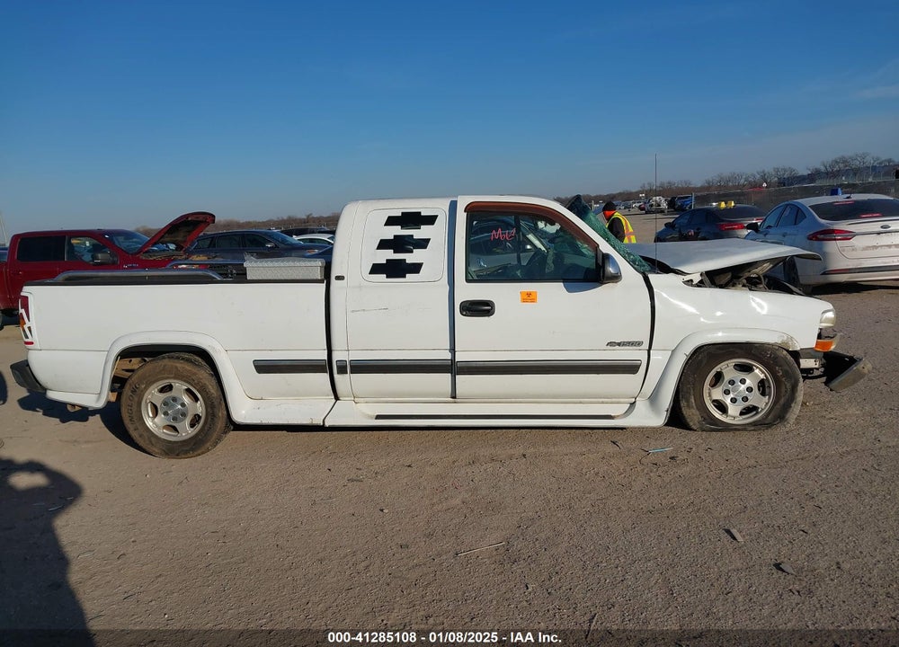 2000 CHEVROLET SILVERADO 1500 LS VIN: 2GCEC19T6Y1124063