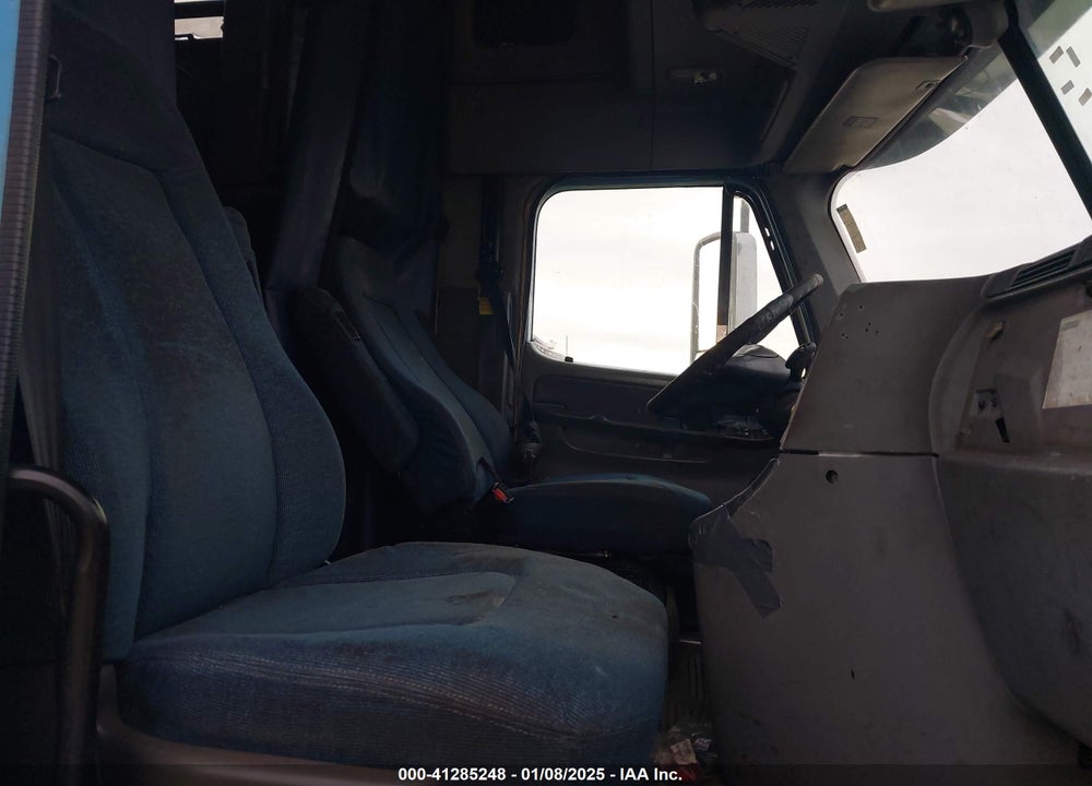 2006 FREIGHTLINER CONVENTIONAL ST120 VIN: 1FUJBBCG46LV26683