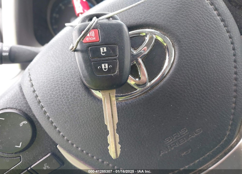 2017 TOYOTA RAV4 XLE VIN: JTMRFREV9HJ703228