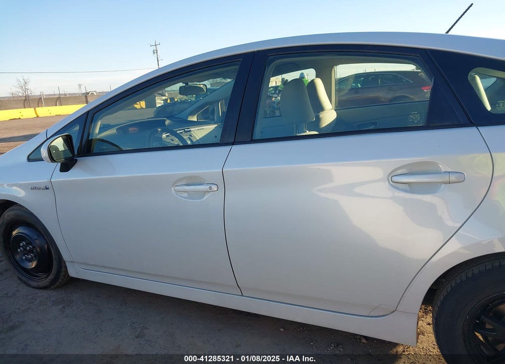 2015 TOYOTA PRIUS TWO VIN: JTDKN3DUXF0462034