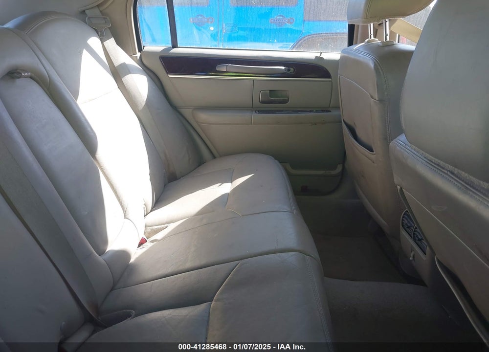 2011 LINCOLN TOWN CAR SIGNATURE LIMITED VIN: 2LNBL8CV1BX761416
