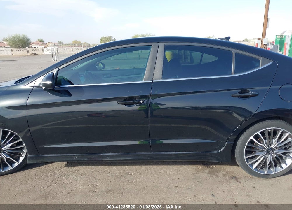 2017 HYUNDAI ELANTRA VIN: KMHD04LB2HU329188