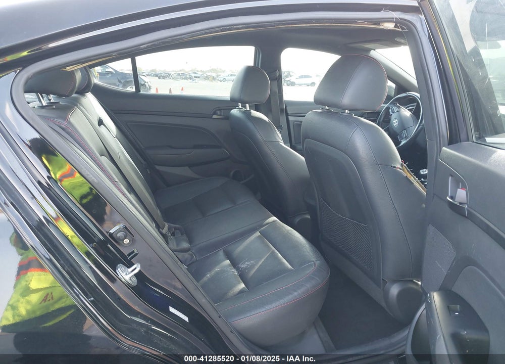 2017 HYUNDAI ELANTRA VIN: KMHD04LB2HU329188