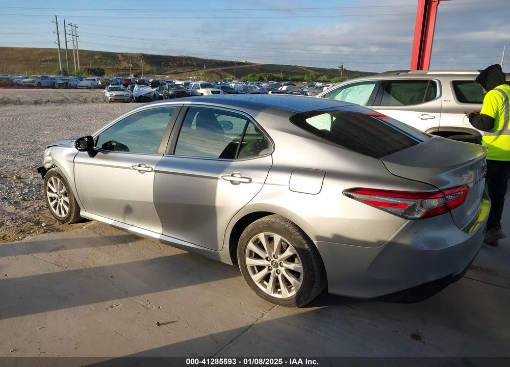 2018 TOYOTA CAMRY VIN: 4T1B11HK6JU580734
