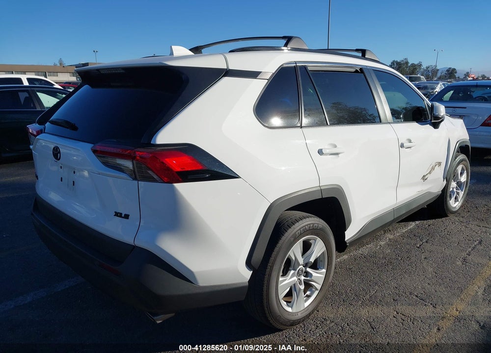 2021 TOYOTA RAV4 XLE VIN: 2T3W1RFV2MC110971
