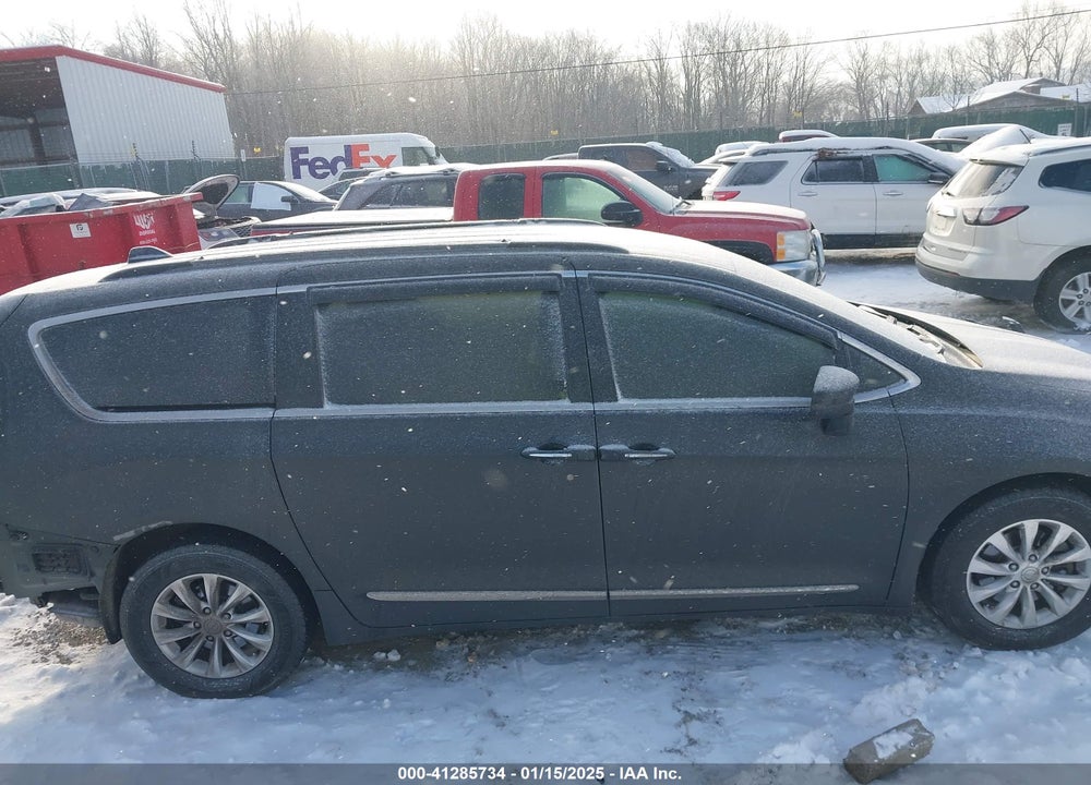 2017 CHRYSLER PACIFICA TOURING L VIN: 2C4RC1BG0HR544093
