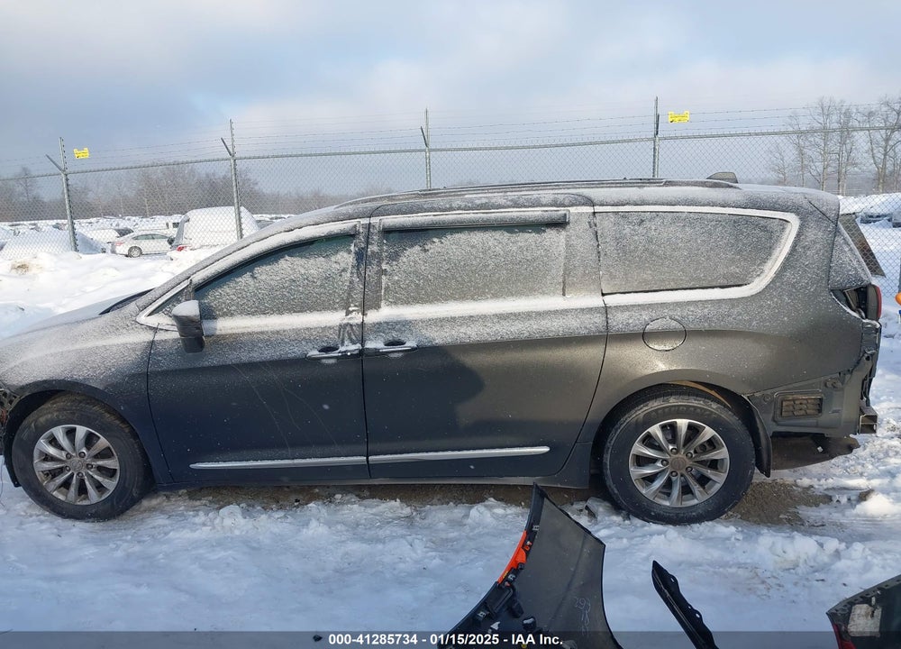 2017 CHRYSLER PACIFICA TOURING L VIN: 2C4RC1BG0HR544093