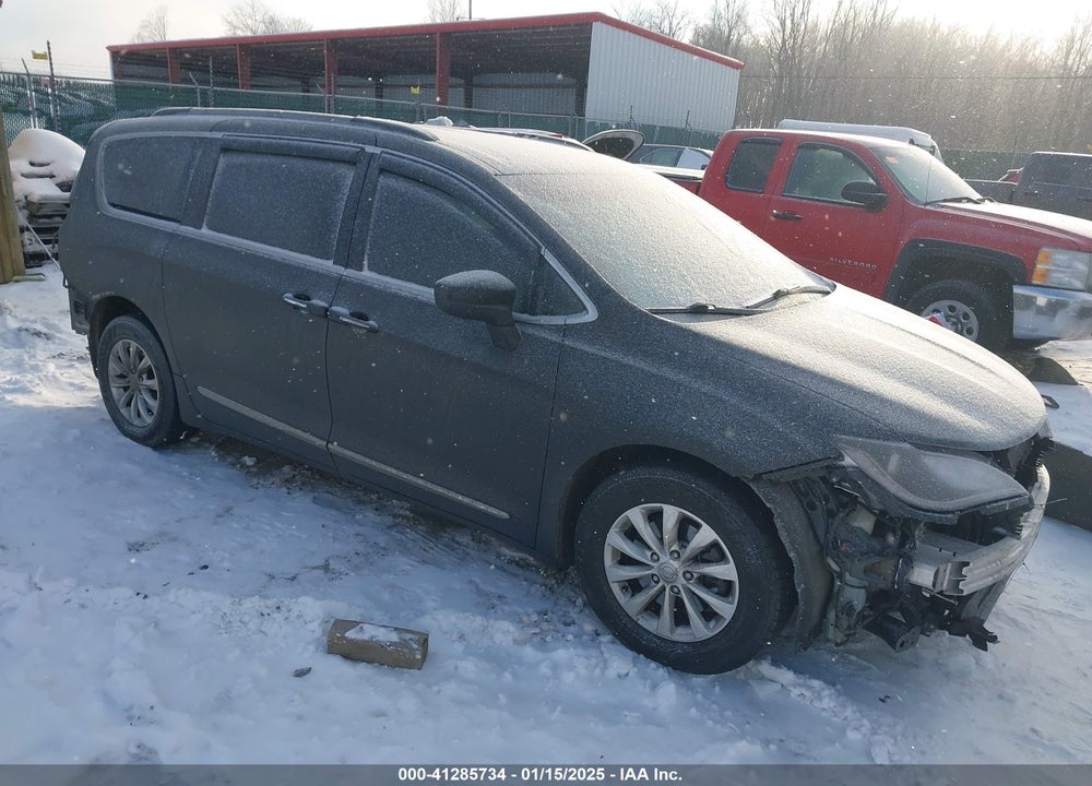 2017 CHRYSLER PACIFICA TOURING L VIN: 2C4RC1BG0HR544093
