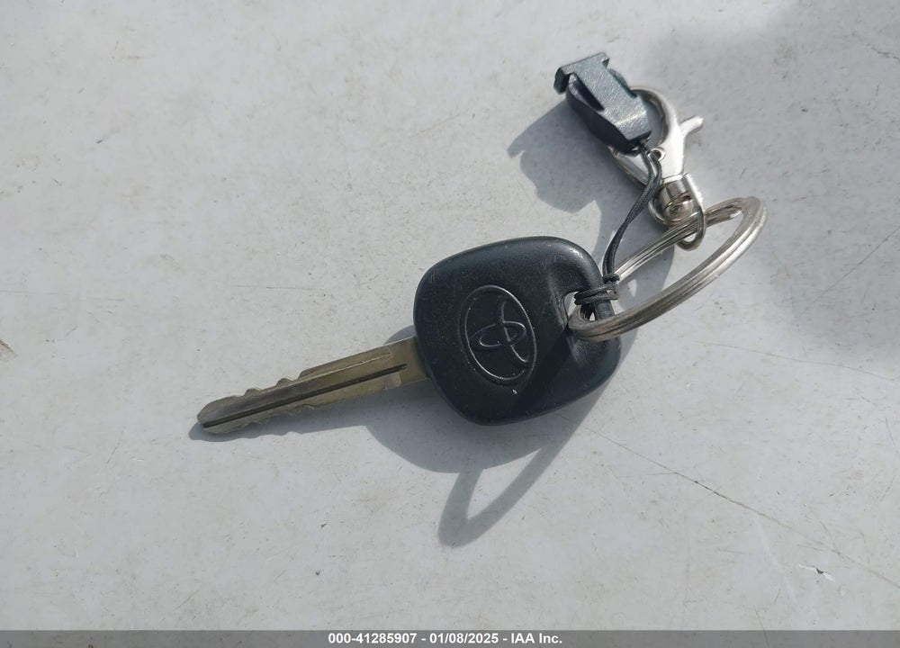 2005 TOYOTA RAV4 VIN: JTEGD20V550052897