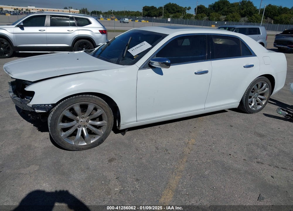 2012 CHRYSLER 300C VIN: 2C3CCAET2CH261096