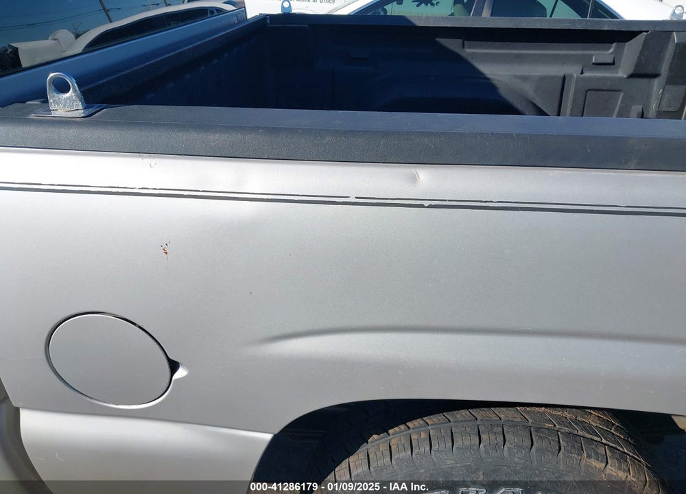 2005 CHEVROLET SILVERADO 1500 LS VIN: 2GCEC13T851114901