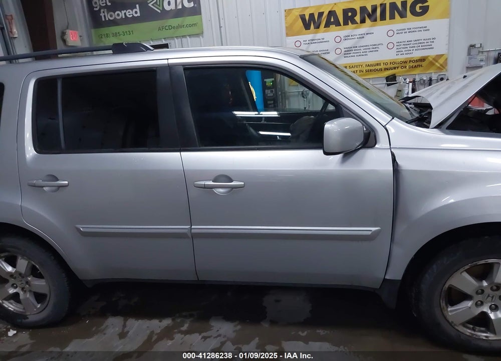 2011 HONDA PILOT EX-L VIN: 5FNYF4H50BB059496