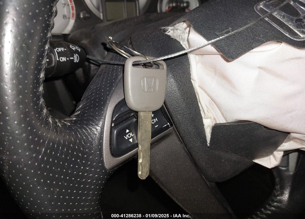 2011 HONDA PILOT EX-L VIN: 5FNYF4H50BB059496