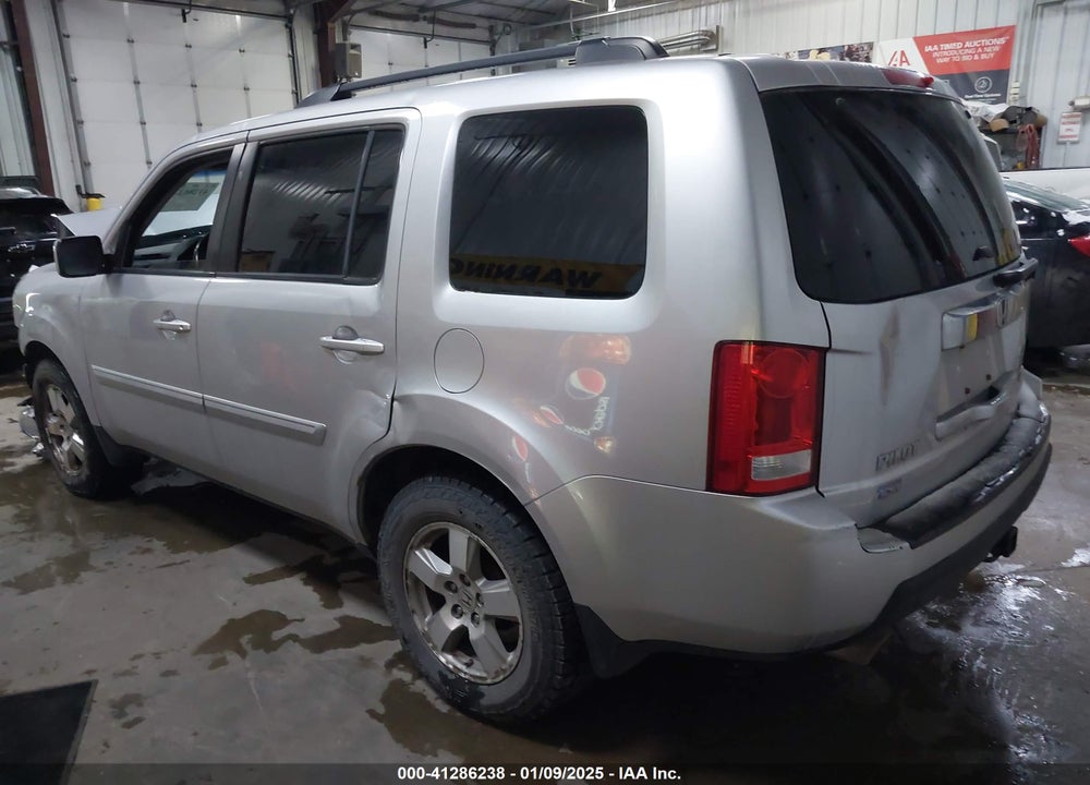 2011 HONDA PILOT EX-L VIN: 5FNYF4H50BB059496