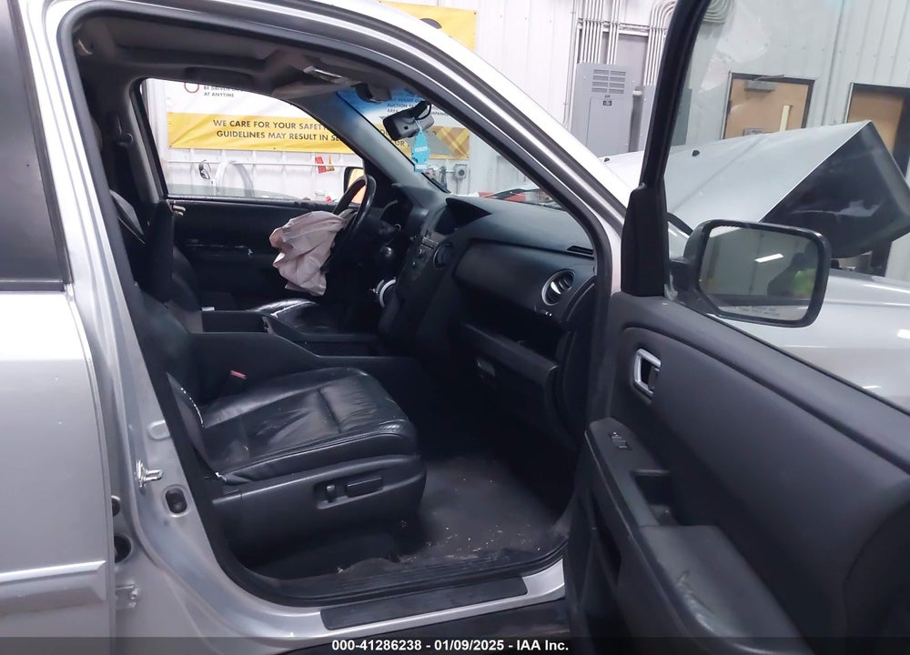 2011 HONDA PILOT EX-L VIN: 5FNYF4H50BB059496