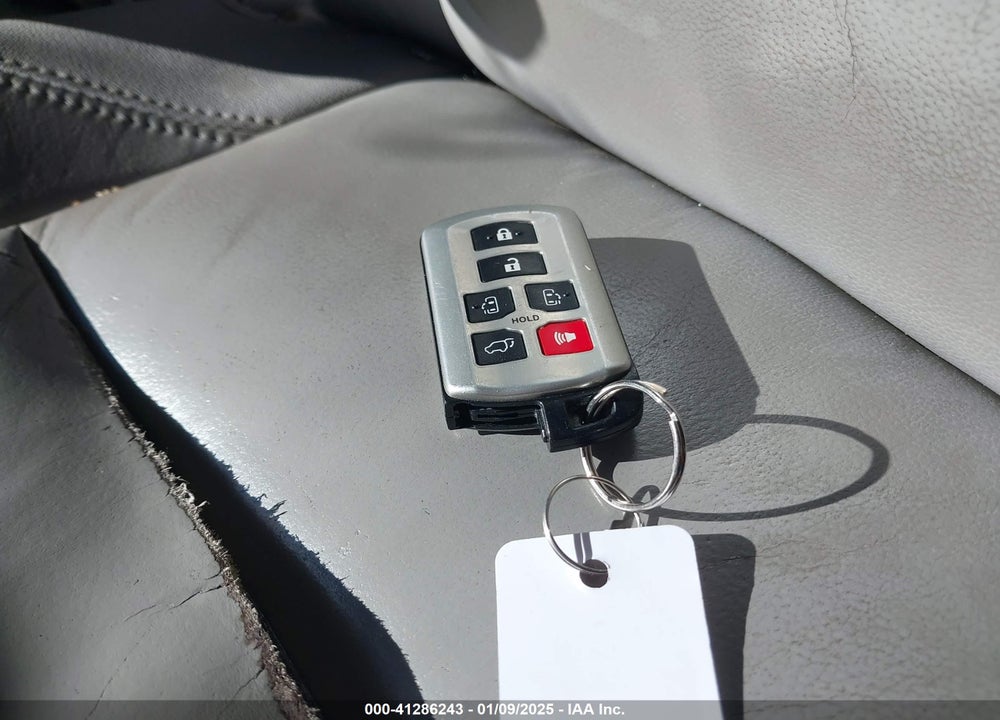 2016 TOYOTA SIENNA XLE PREMIUM 8 PASSENGER VIN: 5TDYK3DCXGS706385