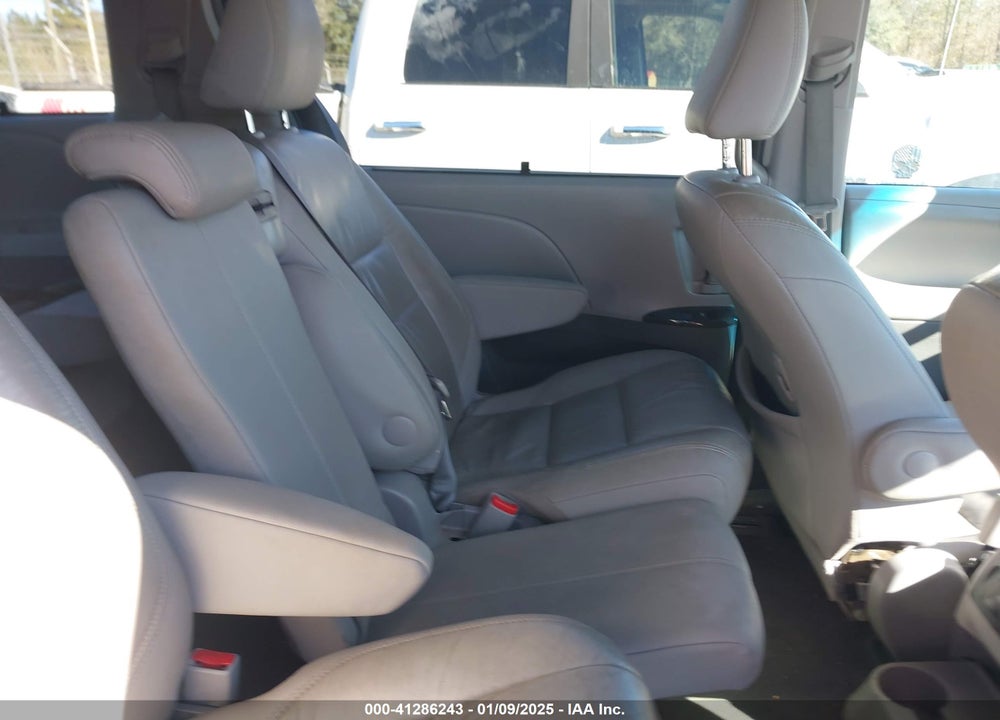 2016 TOYOTA SIENNA XLE PREMIUM 8 PASSENGER VIN: 5TDYK3DCXGS706385