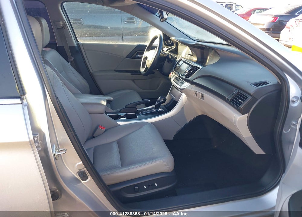 2013 HONDA ACCORD VIN: 1HGCR3F86DA022538