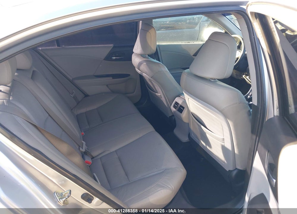 2013 HONDA ACCORD VIN: 1HGCR3F86DA022538