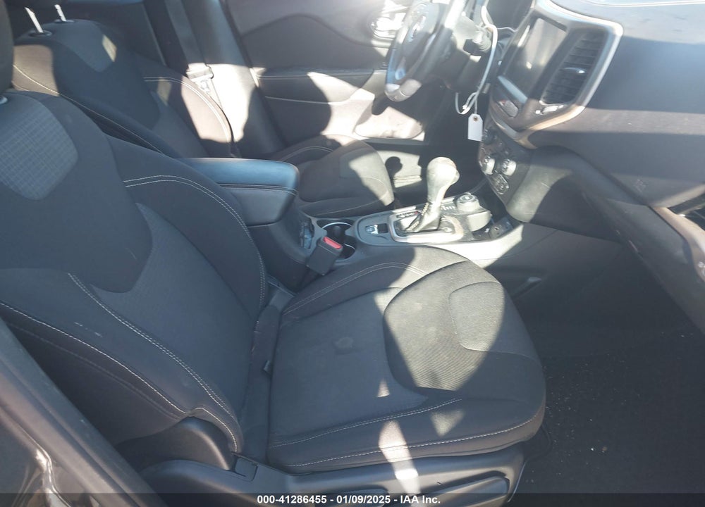 2017 JEEP CHEROKEE LATITUDE 4X4 VIN: 1C4PJMCBXHW587476