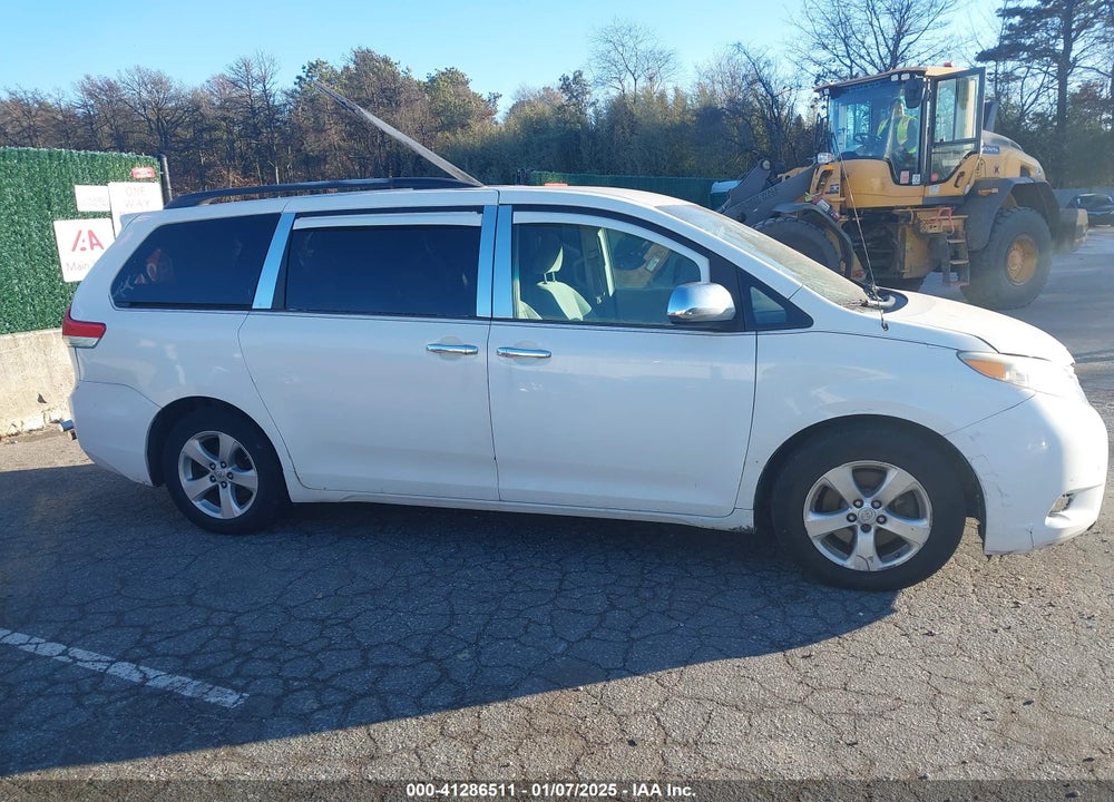 2013 TOYOTA SIENNA LE V6 8 PASSENGER VIN: 5TDKK3DC7DS330262