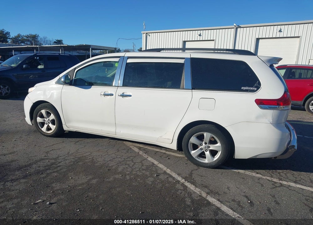 2013 TOYOTA SIENNA LE V6 8 PASSENGER VIN: 5TDKK3DC7DS330262