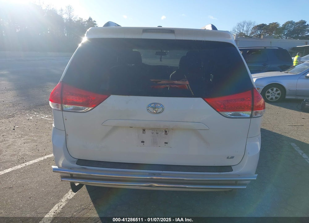 2013 TOYOTA SIENNA LE V6 8 PASSENGER VIN: 5TDKK3DC7DS330262