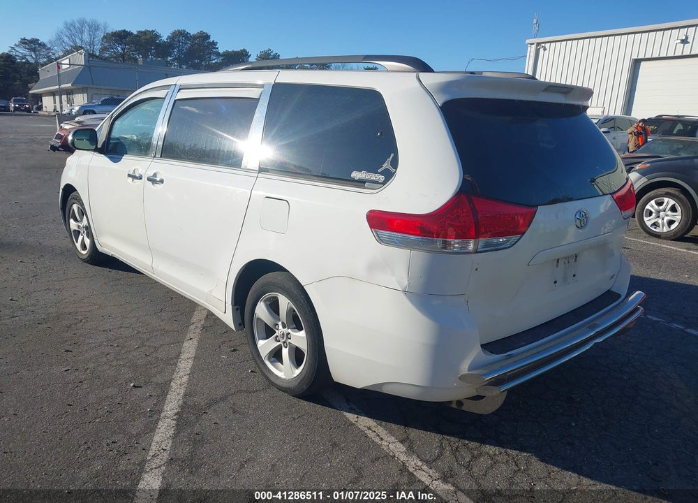 2013 TOYOTA SIENNA LE V6 8 PASSENGER VIN: 5TDKK3DC7DS330262