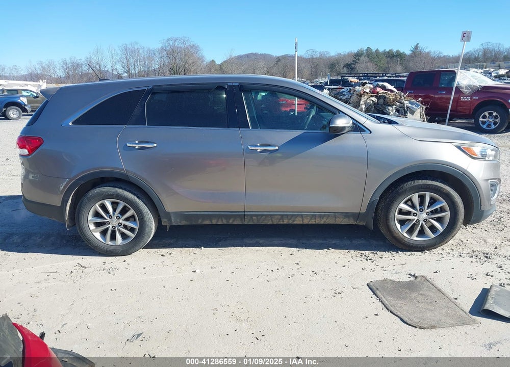 2016 KIA SORENTO 2.4L L VIN: 5XYPG4A30GG166873