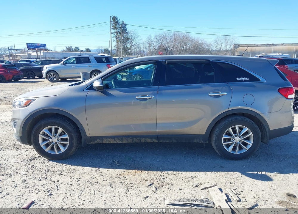 2016 KIA SORENTO 2.4L L VIN: 5XYPG4A30GG166873