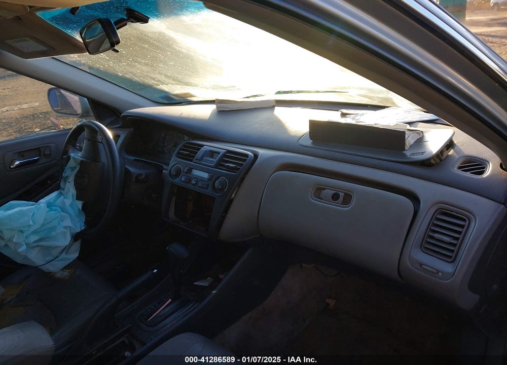 2002 HONDA ACCORD 3.0 EX VIN: 1HGCG16572A079120