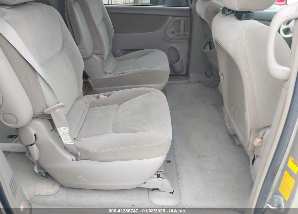 2004 TOYOTA SIENNA LE VIN: 5TDZA23C74S027267