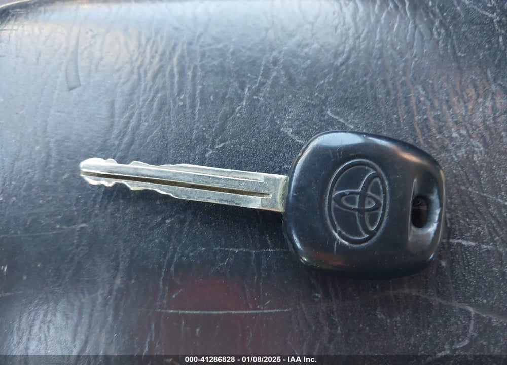 2005 TOYOTA MATRIX/XR VIN: 2T1KR32E15C325746