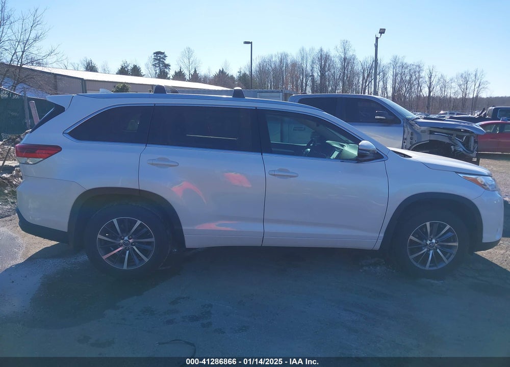 2017 TOYOTA HIGHLANDER XLE VIN: 5TDJZRFH8HS404300