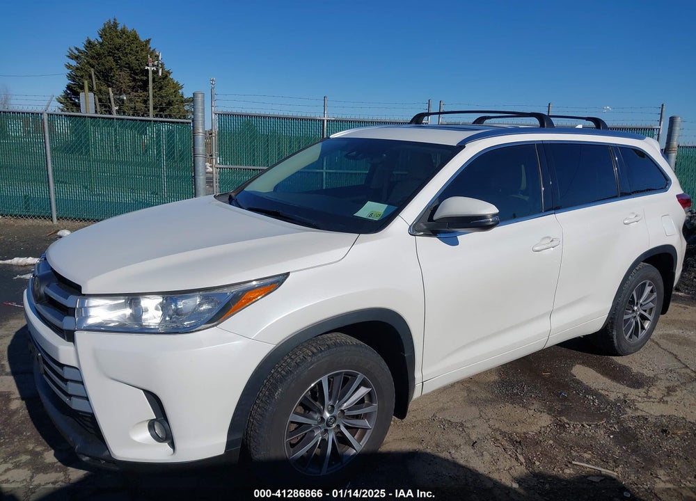 2017 TOYOTA HIGHLANDER XLE VIN: 5TDJZRFH8HS404300