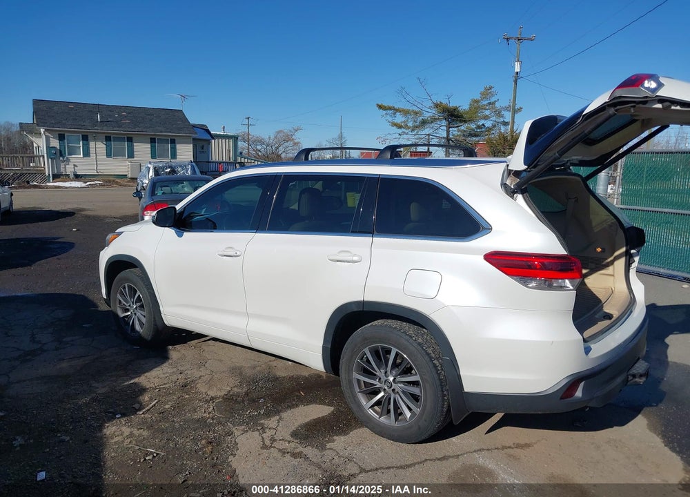 2017 TOYOTA HIGHLANDER XLE VIN: 5TDJZRFH8HS404300