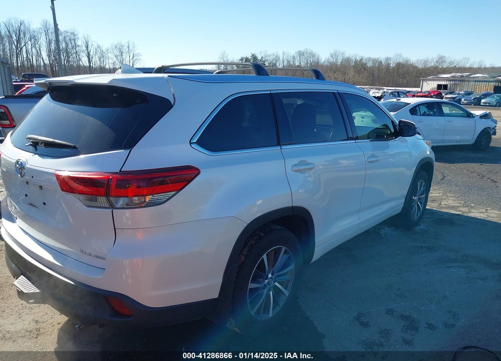 2017 TOYOTA HIGHLANDER XLE VIN: 5TDJZRFH8HS404300