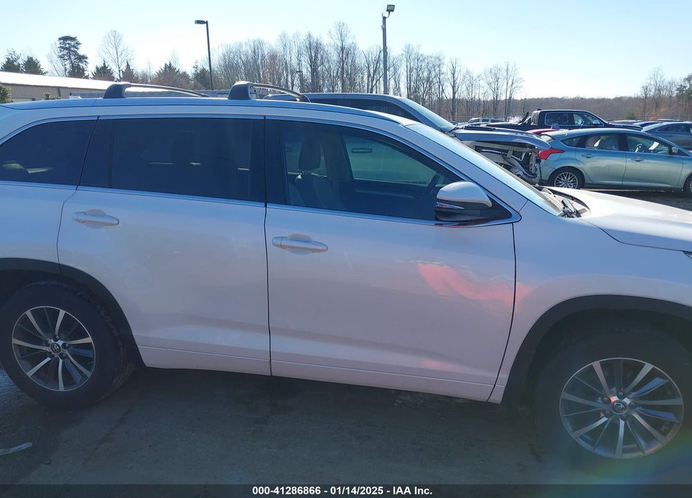 2017 TOYOTA HIGHLANDER XLE VIN: 5TDJZRFH8HS404300